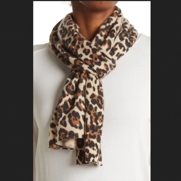 NWT Vince Camuto Cashmere Leopard-Print Scarf - Picture 1 of 5